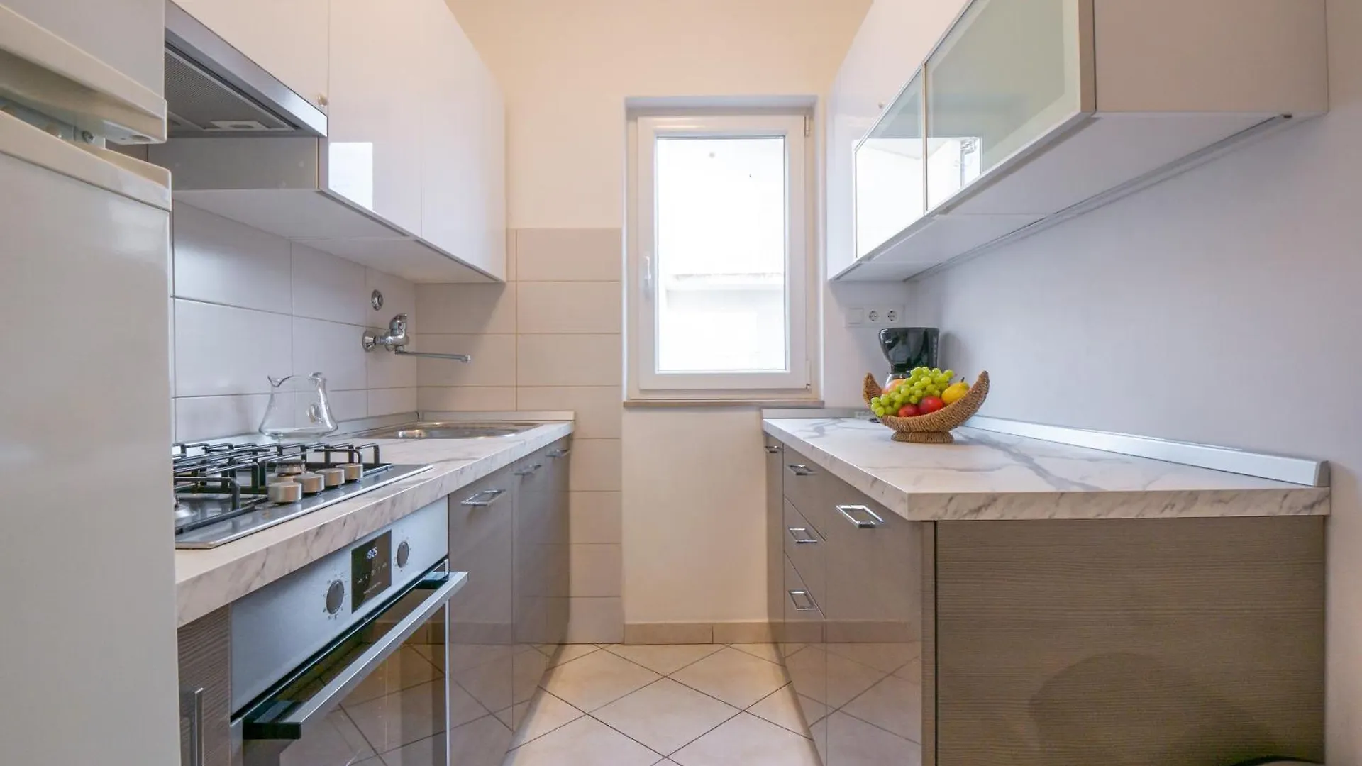 Apartman Sunce Njivice 0*,